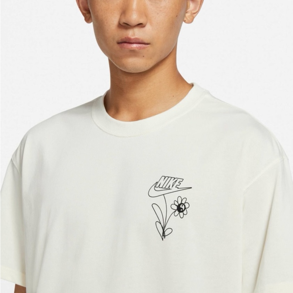 Nike unisex graphic tee